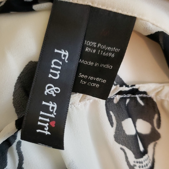 💀Fun and Flirt💀 Sleeveless Skull Blouse - Picture 4 of 5